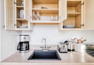 Ideal Back Bay Studio, steps from Newbury & T, by Blueground