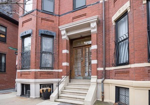 Ideal Back Bay Studio, steps from Newbury & T, by Blueground