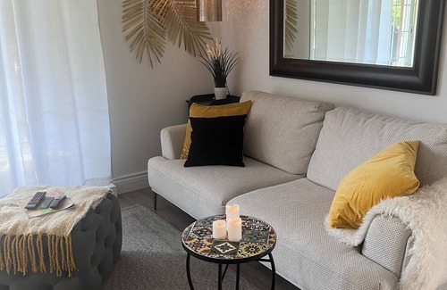 Ste. Foy Apartment | À 5 Minutes de L'aéroport Jean-lesage, Qc