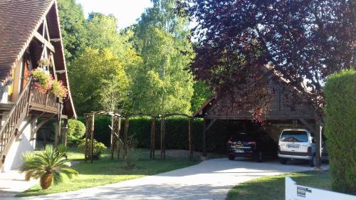 Bois-Jerome-Saint-Ouen Bed & Breakfast | à l'orée du bois