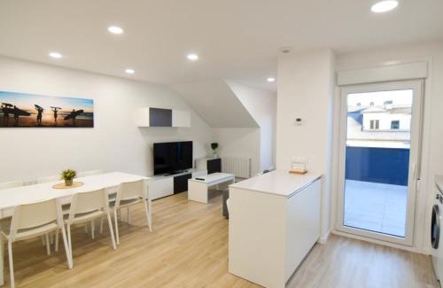 Loredo Apartment | Ático de lujo con piscina y mini golf en la playa