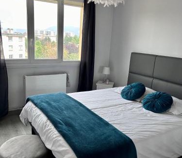 Bourg-les-Valence Apartment | Élégant et chaleureux