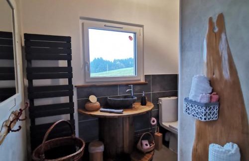 Monistrol-sur-Loire Bed & Breakfast | Évasion Romantique: Terrasse Privée, Bain Norvégien, et Table d'Hôtes – Bien-être à 1h de Lyon - FR-1-582-474
