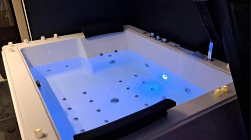 Quievrechain House | Ô13 Loft privatif sauna balnéothérapie à 30min de Pairi Daiza