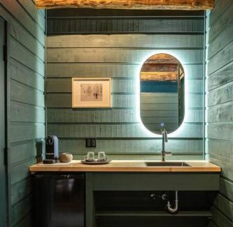 Saint-Simeon Ski Chalet | ÖBois Charlevoix - L'Écurie 3 Studio