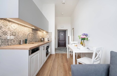 Srodmiescie Apartment | Łódź Jaracza Apt - Workspace, Parking, Park nearby - by Rentujemy