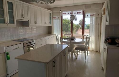 Ildır Koyu House | Şifne yalı'da 4 oda 9kisi yatak kapasite manzaralı