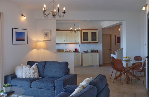 Agia Pelagia Chlomou Villa | Διώροφη Βίλα με Ιδιωτική Πισίνα BBQ & Playroom θέα στην θάλασσα