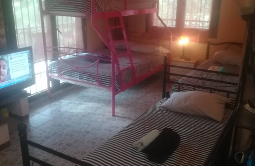 Kassandra Cottage | ΕΞΟΧΙΚΗ ΚΑΤΟΙΚΙΑ ΜΕ ΚΗΠΟ ΚΑΙ ΑΥΛΗ ΠΟΥ ΣΥΝΔΥΑΖΕΙ ΒΟΥΝΟ ΜΕ ΘΑΛΛΑΣΑ