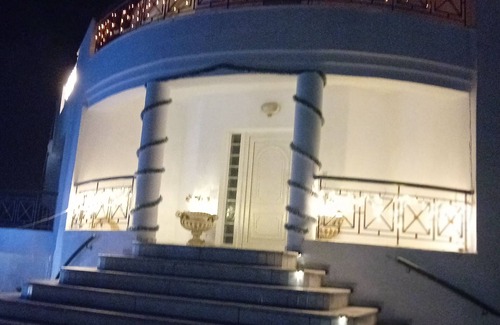 Thermi Villa | Πολυτελής βίλα στην περιοχή αεροδρομίου Θεσσαλονίκης με εσωτερική πισίνα