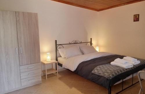 Terpsithea House | Τείχιο Μπουτίκ - Tihio Boutique - Πέτρινος ξενώνας