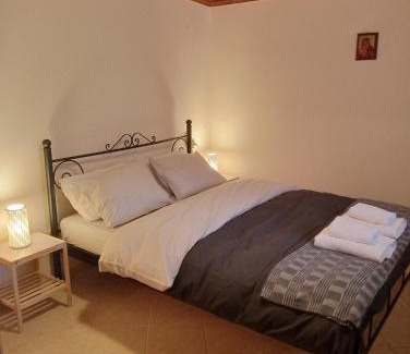 Terpsithea House | Τείχιο Μπουτίκ - Tihio Boutique - Πέτρινος ξενώνας