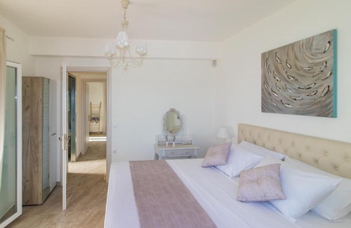 Petriti House | Τhalasso Palace Homes