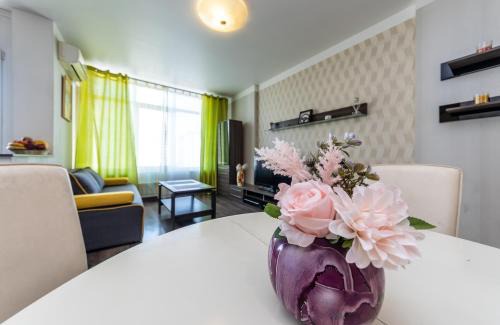 Dniprovs'kyi District Apartment | Апартаменты 2room на Туманяна 3
