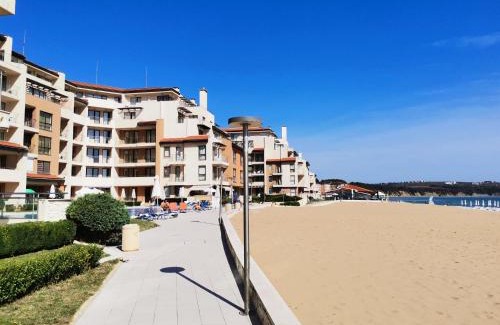 Obzor Apartment | Апартамент Б306 в Обзор Бийч Резорт на първа линия с перфектен изглед към плажа!