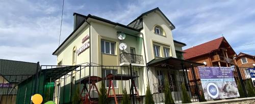 Skhidnytsya House | Вілла ,Астері'