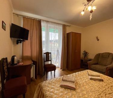 Skhidnytsya House | Вілла ,Астері'