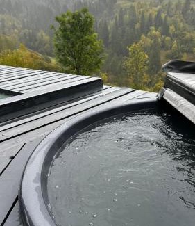 Slavske Ski Chalet | Карпатське Hygge котедж для двох з чаном-джакузі у горах