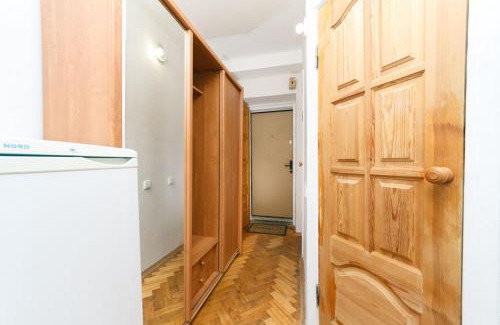 Dniprovs'kyi District Apartment | Квартира 1 комнатная на Русановке газ и низкий этаж