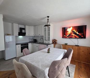 Ravnogor House | Къща ВИРА