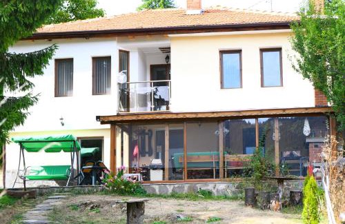 Stoykite House | КЪЩА ЗА ГОСТИ “НИЯ”