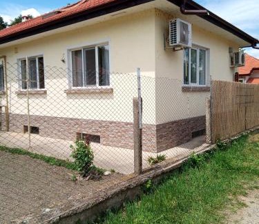 Kazanlak Apartment | Къща за гости Стената до язовир Копринка