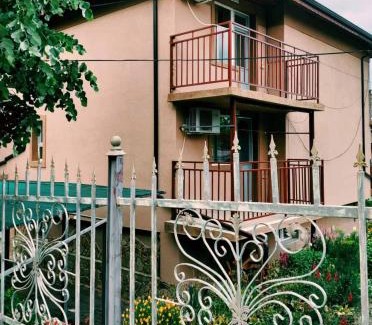 Obzor House | Къща за гости Тук е така