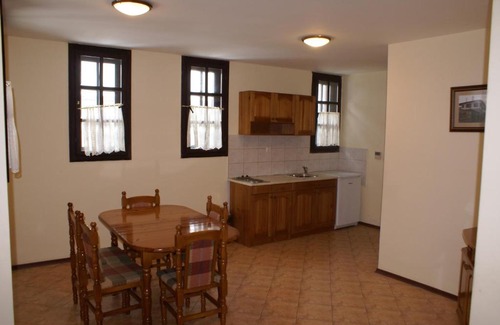 Dolna Banya House | Къщи за гости Кедър