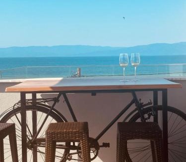 Paralia Ofryniou Apartment | Морска къща ЕММА