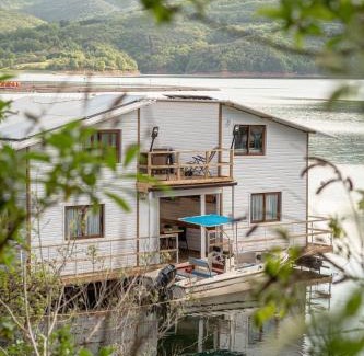 Dalgopo House | Плаващи къщи Райски кът язовир Кърджали