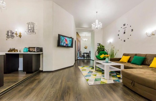 Lypky Apartment | Поруч укриття, 2к квартира біля Хрещатика, вхід у метро у сусідньому будинку