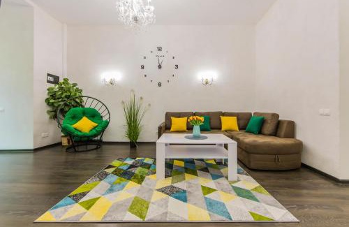 Lypky Apartment | Поруч укриття, 2к квартира біля Хрещатика, вхід у метро у сусідньому будинку