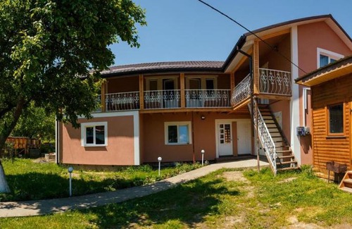 Snidavka House | Під соснами