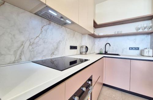Odessa Apartment | Сучасна квартира з терасою на морі та підземний паркінг