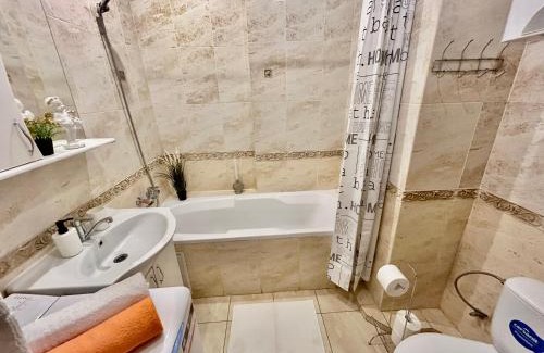 Dniprovs'kyi District Apartment | Сучасна квартира центр Лівобережної МВЦ