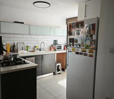 Bat Yam House | Уютное жильё в тихом районе, с собственной ванной комнатой и туалетом