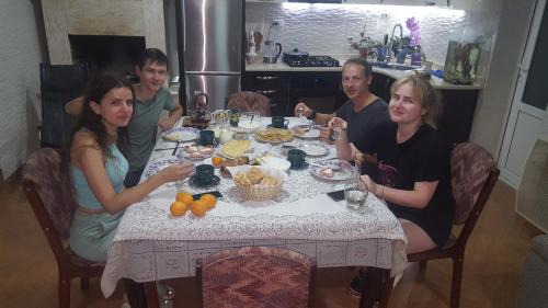 Kutaisi Apartment | Уютный дом: APARTMENT (Fer House)