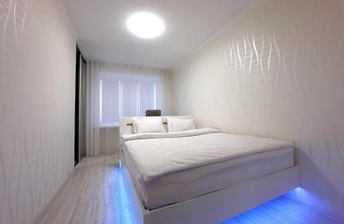 Sukhinovka Apartment | Червоне і біле Мережа квартир Alex Apartments Документи для відряджень Безконтактне заселення 24-7