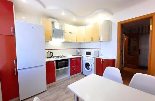 Sukhinovka Apartment | Червоне і біле Мережа квартир Alex Apartments Документи для відряджень Безконтактне заселення 24-7