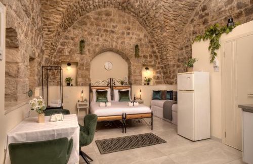 Artists Colony Hotel | בראשית - סוויטות בוטיק בצפת העתיקה - Beresheet - Boutique Suites in the Old City