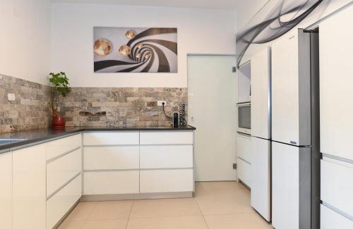 Migdal Apartment | וילה מארי עם בריכה במגדל