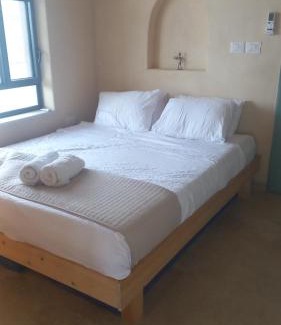 Petah Tikva Apartment | ים ומדבר