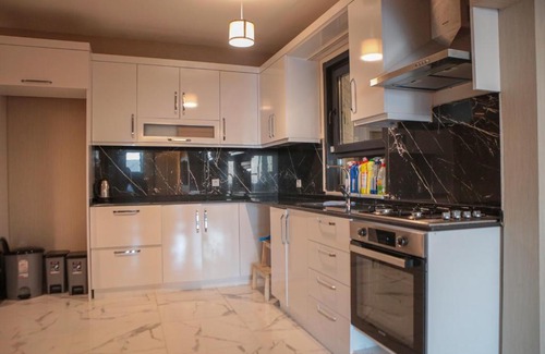 Buyukcekmece Ski Chalet | بيت القمر
