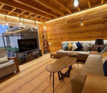 Al Riyadh Ski Chalet | شالية لوج الريفي