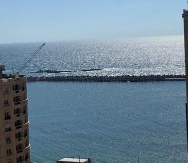 Al-Muntazah Apartment | شقه سوبر لوكس بالاسكندريه ميامى 3 غرفه وريسبشن و2حمام ومطبخ مكيفة فيها واى فاى