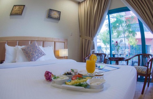 Corniche Hotel | فندق الاطلال