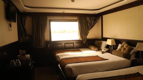 Cairo Boat Rental | مركب ريفر River Boat