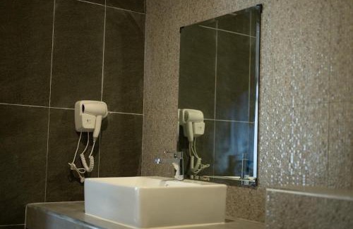 Pak Khat Hotel | กว้างคูณยาวคาเฟ่รีสอร์ท & พูลวิลล่า