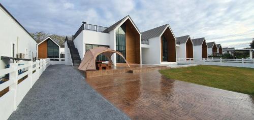 Pong Ta Long Villa | พูลวิลล่าเขาใหญ่ฮิลล์ Pool Villa Khaoyai Hill