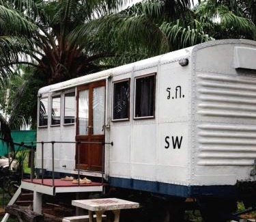 Pak Khlong Resort | ภูผาหน้าเล PhuPha-NaLay Cafe'n Camping